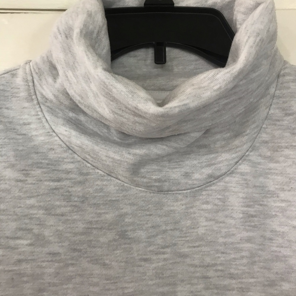 Nike sweatshirt never worn. Excellent condition - Picture 3 of 5
